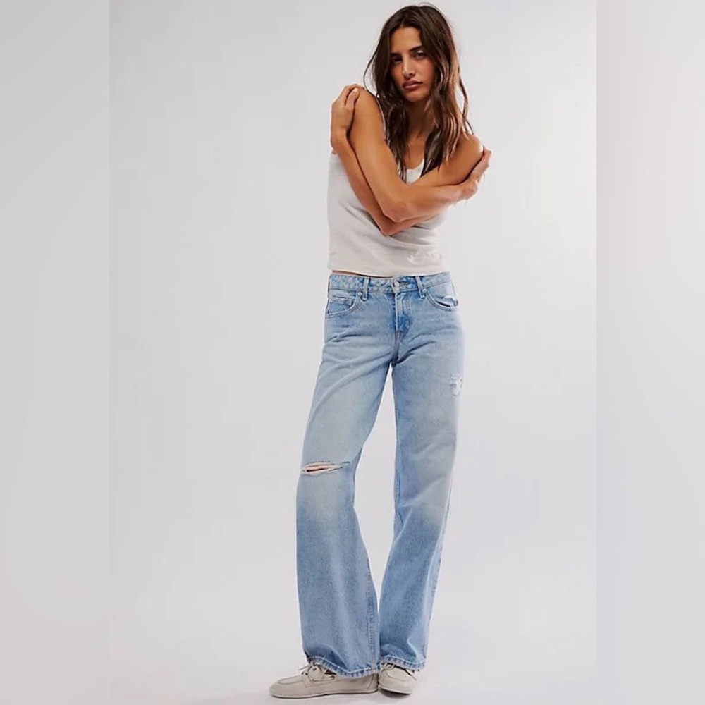 Levi’s Low Loose Women’s Jeans - NWT